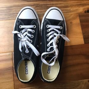 Black Low Top Converse!!